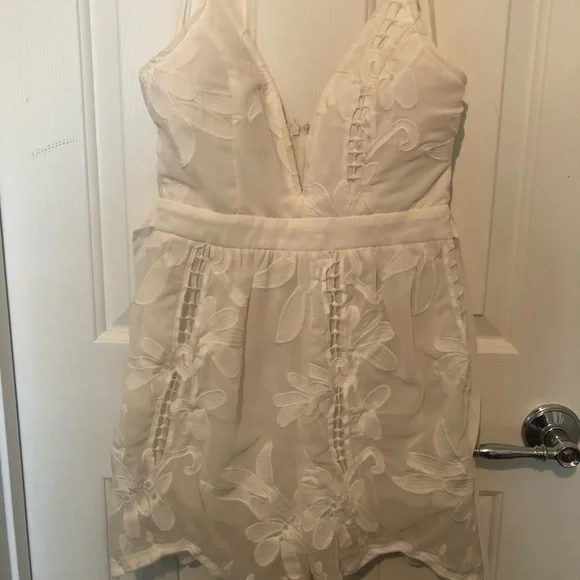 Charlotte Russe White Deep V-Neck Floral Romper - Picture 6 of 8